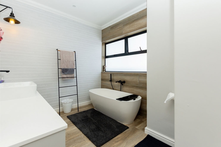 4 Bedroom Property for Sale in Calypso Beach Western Cape